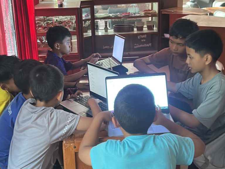 Wajib Tahu: Antusias Anak MI Al Zaytun Update Teknologi dengan Belajar Koding Setelah Pulang Sekolah